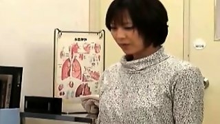 Busty Japanese MILF Gets Fucked Until Squirting at the Gyno